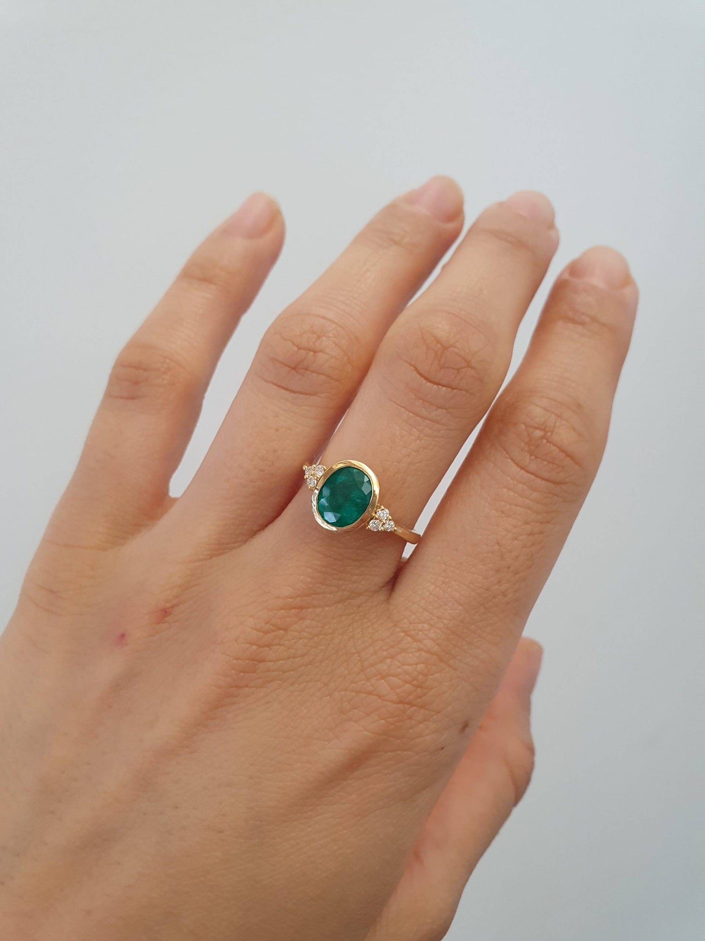 18K Gold Emerald and Diamonds Ring 1.66 carats Colombian Emerald