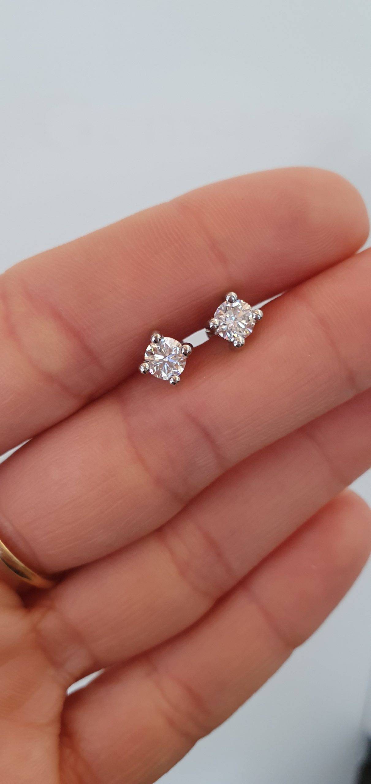 GIA 1ct Natural Diamonds Stud Earrings in Platinum |E -D VS1 Diamonds Studs