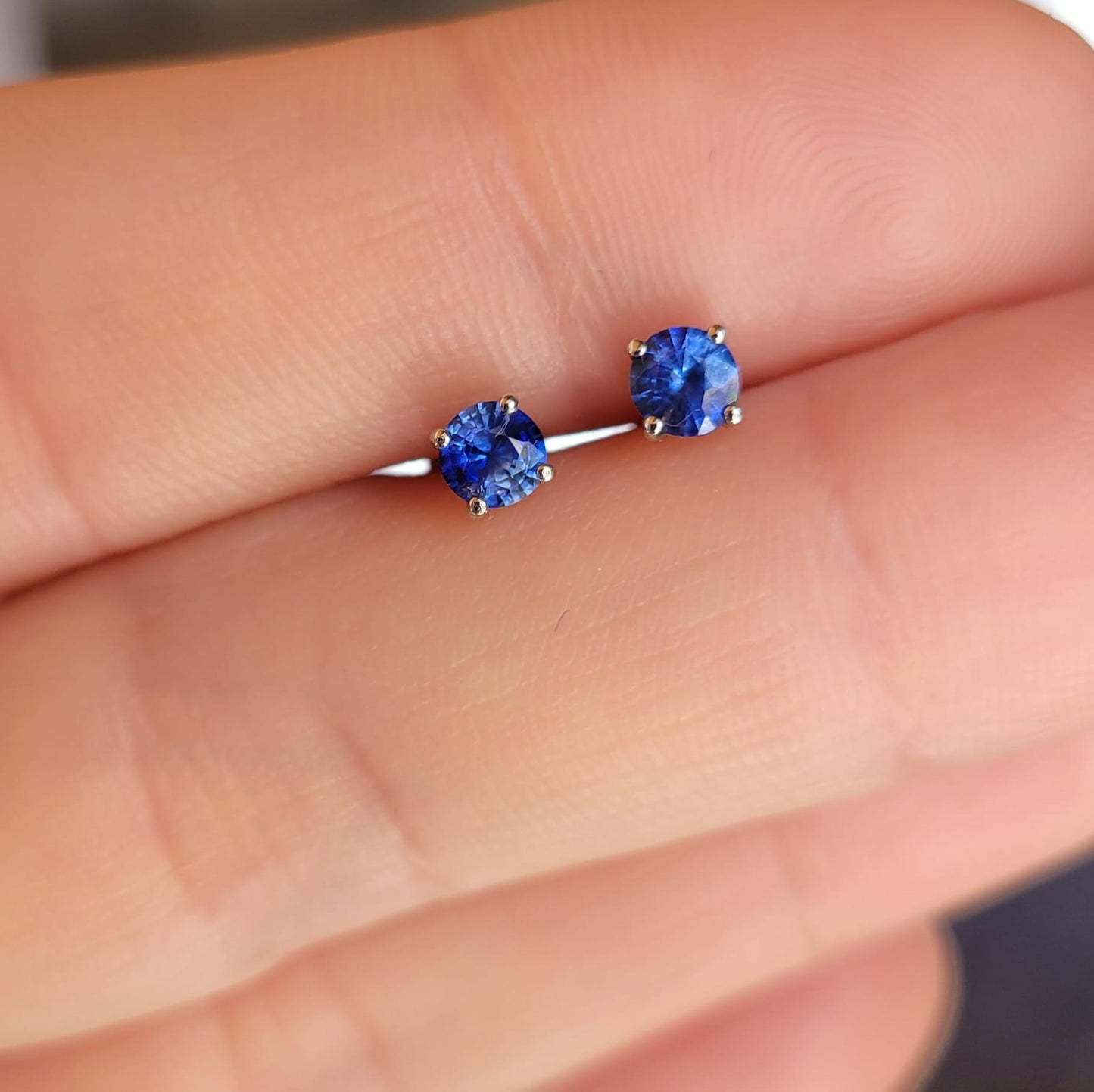 Natural Blue Sapphire Stud Earrings in Platinum 950 – 0.50ct
