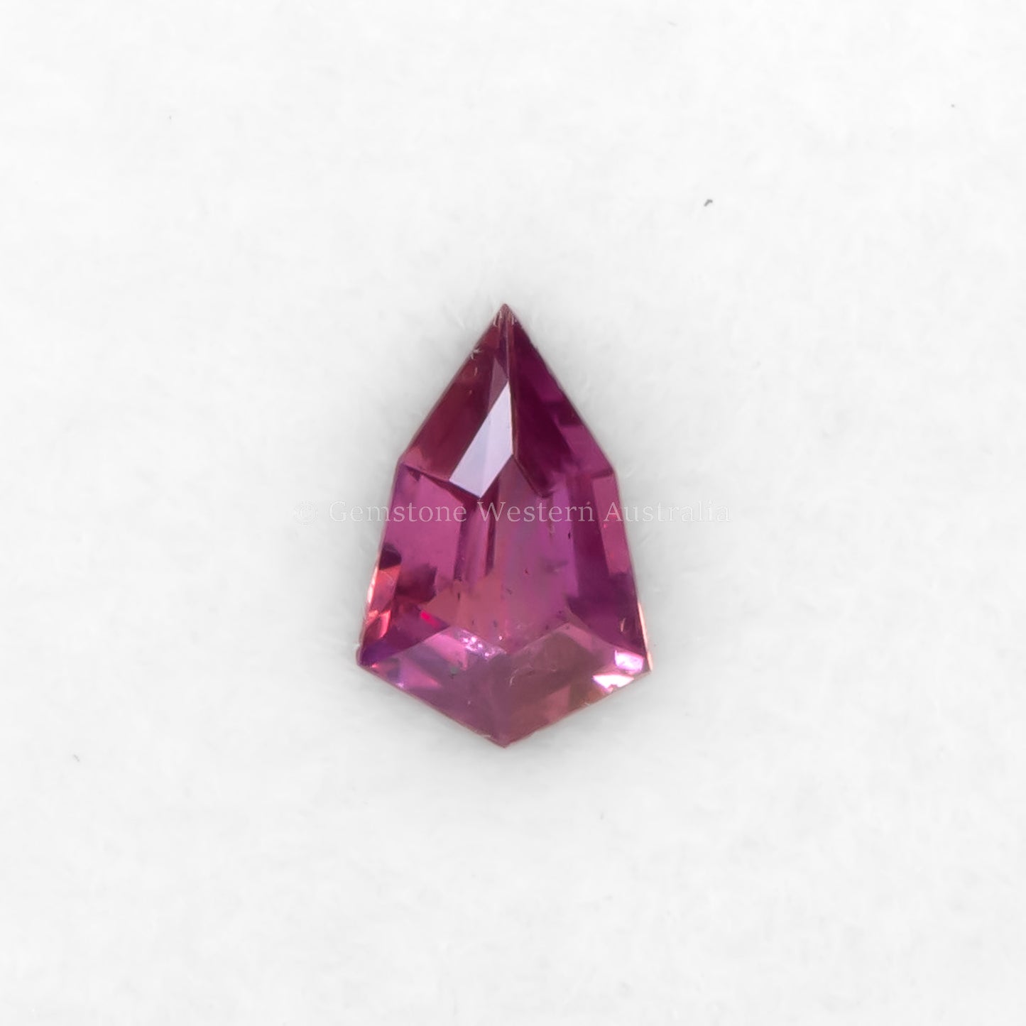 0.52 CT NATURAL UNHEATED PINK SAPPHIRE - SHIELD FANCY CUT