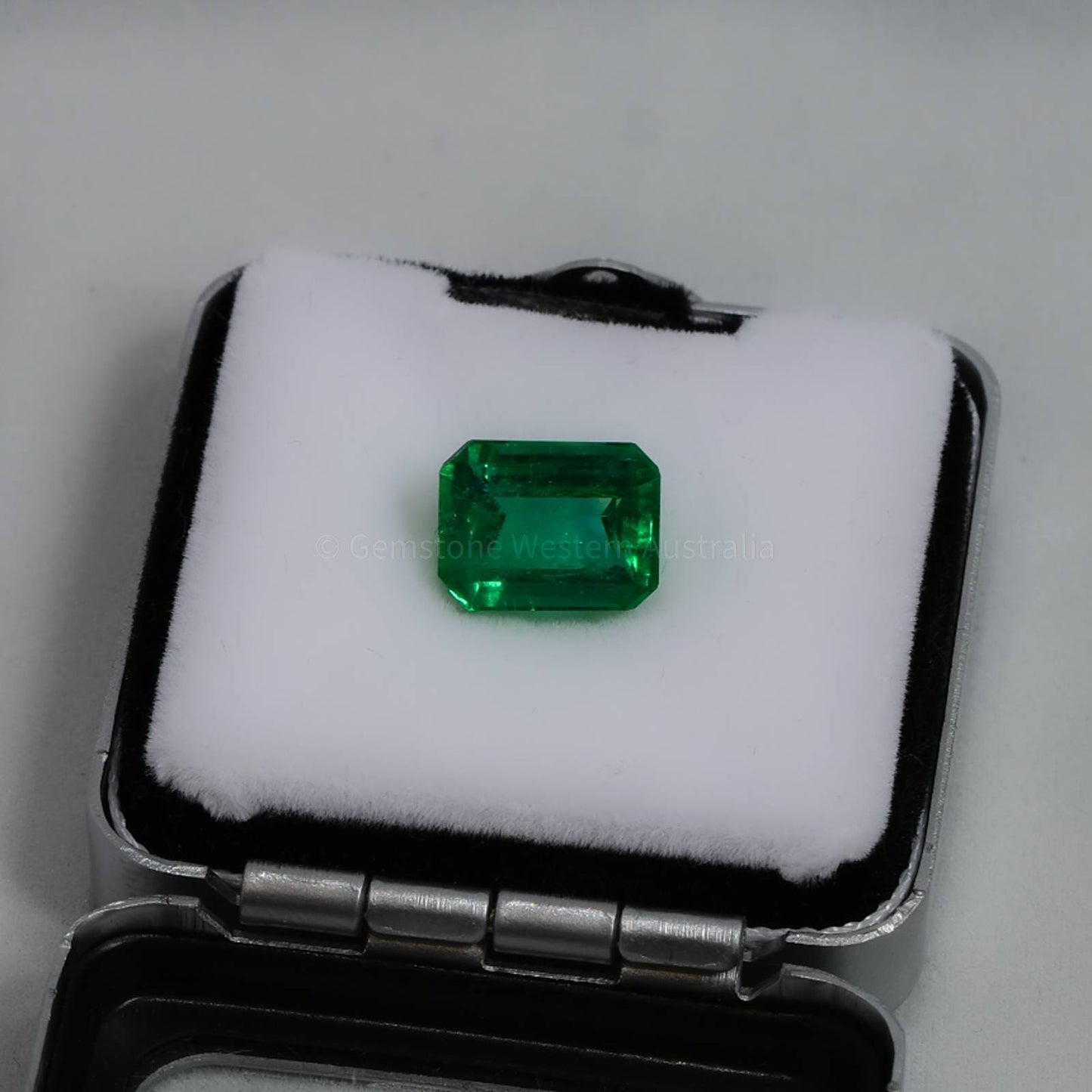 3.68 Carats Loose Emerald Colombian Emerald