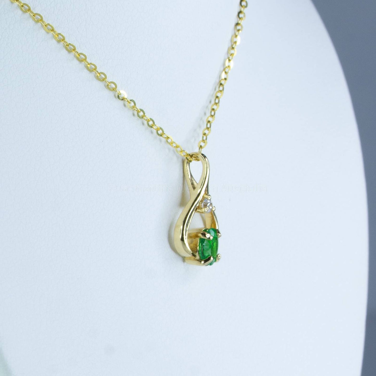 Natural Colombian Emerald Diamond Pendant Necklace in 18K Yellow Gold