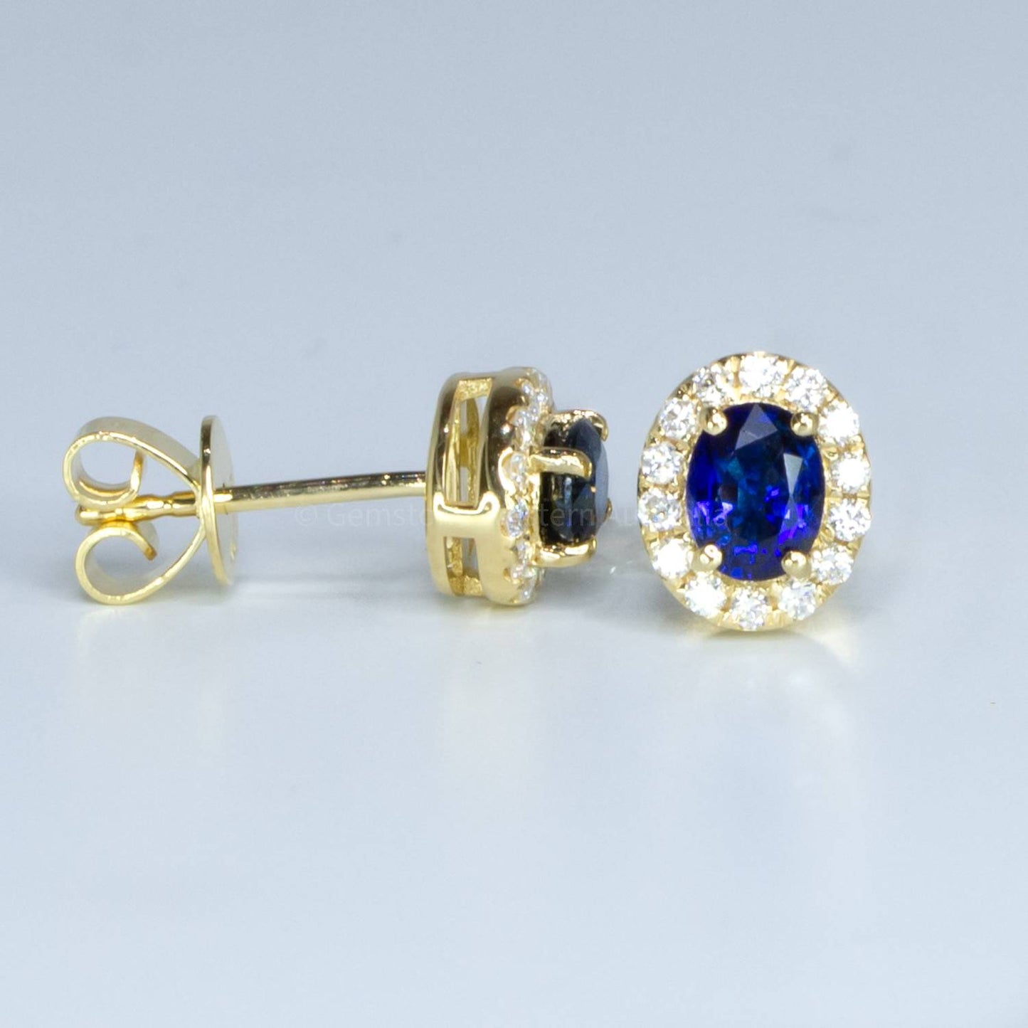 Natural Blue Sapphire Stud Earrings in 18K Gold
