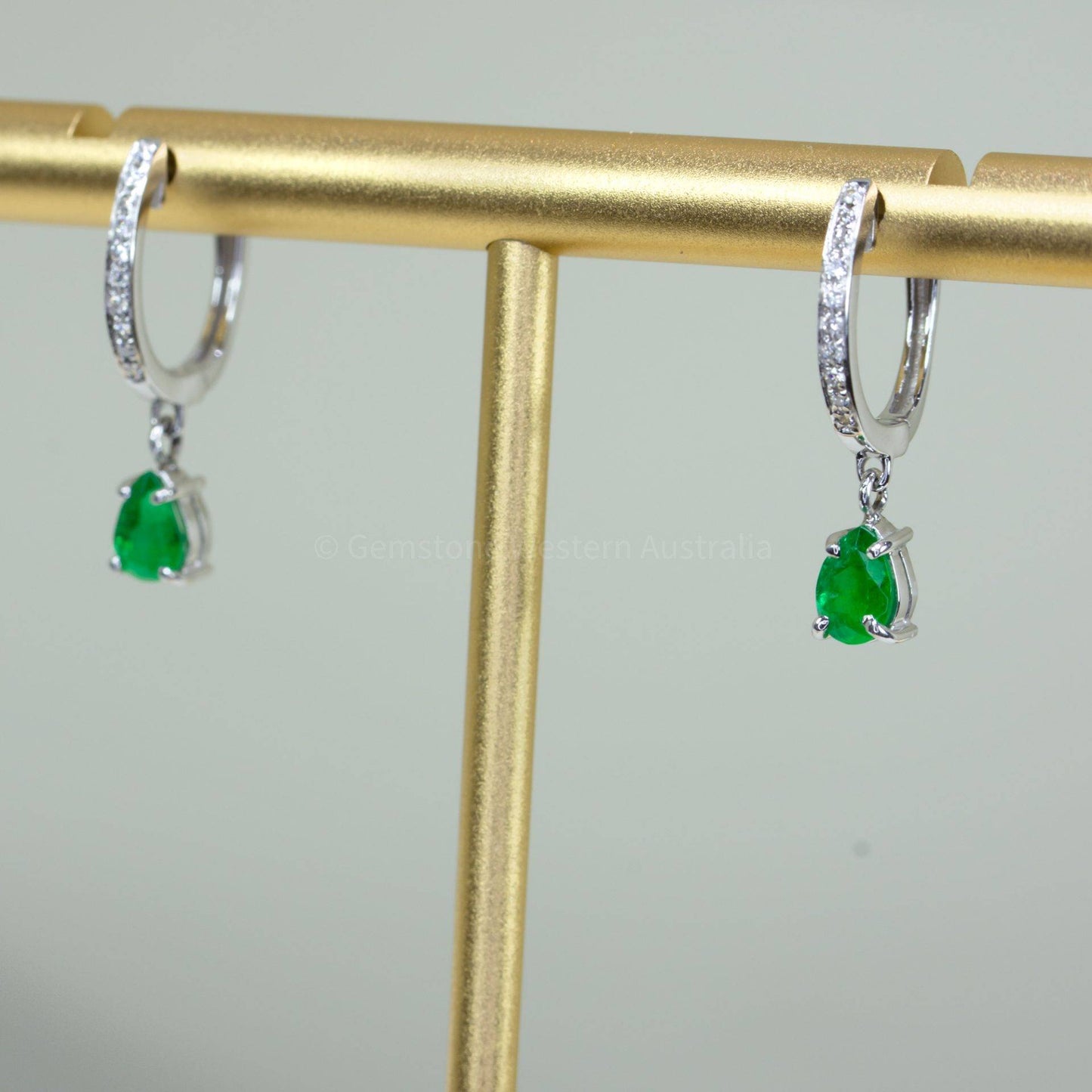Dangling Emerald and Diamond Earrings in 18K Gold