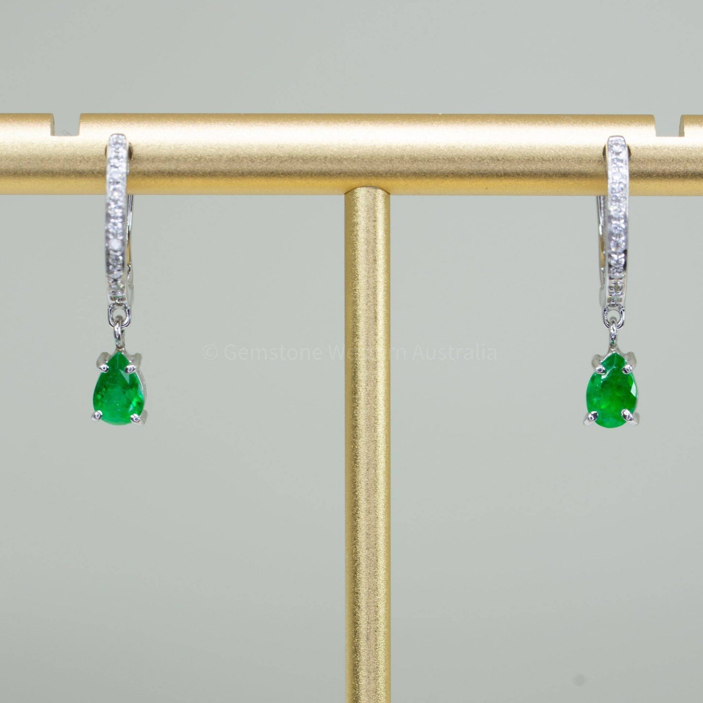 Dangling Emerald and Diamond Earrings in 18K Gold