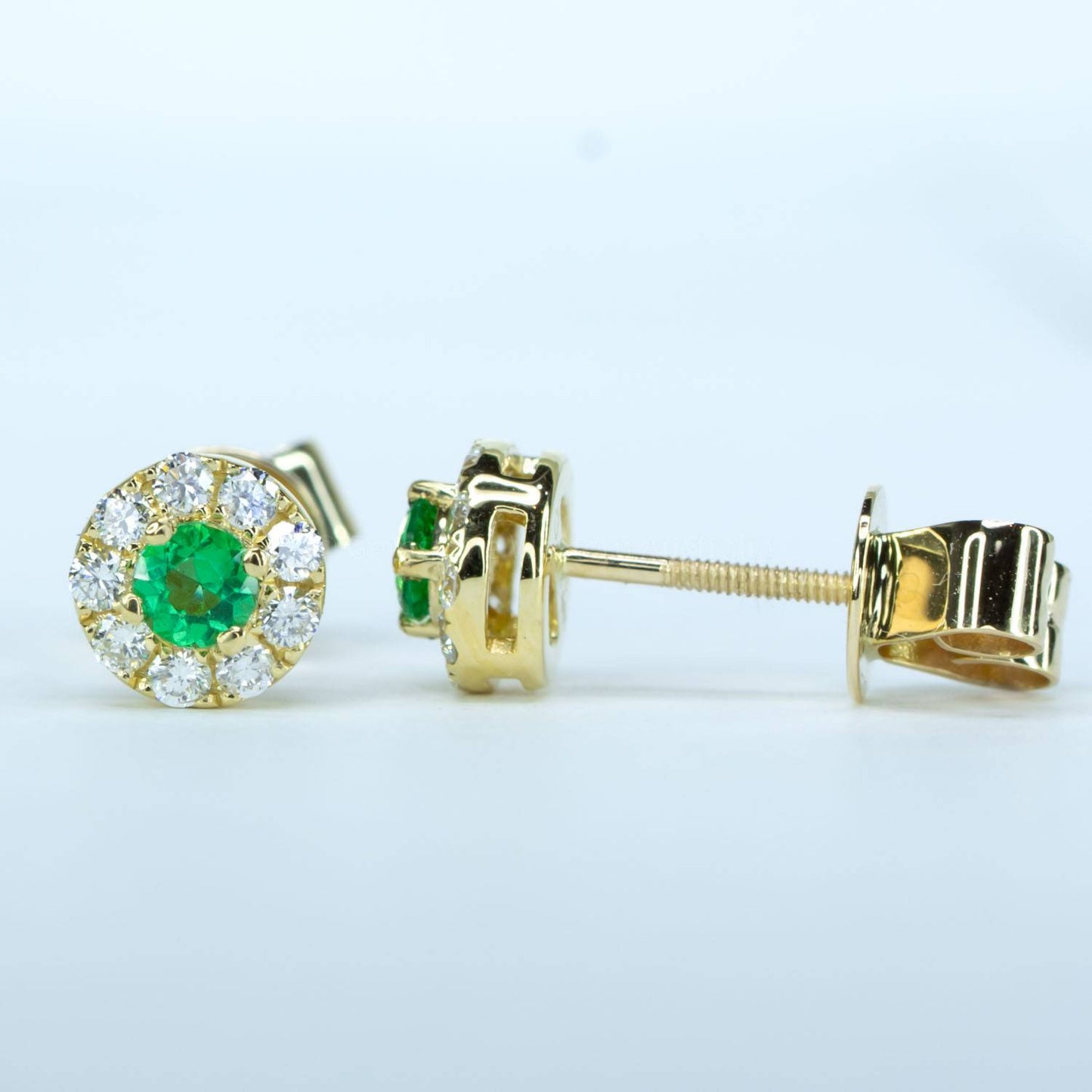 Natural emerald stud earrings in 18K gold | Colombian Emerald Earrings