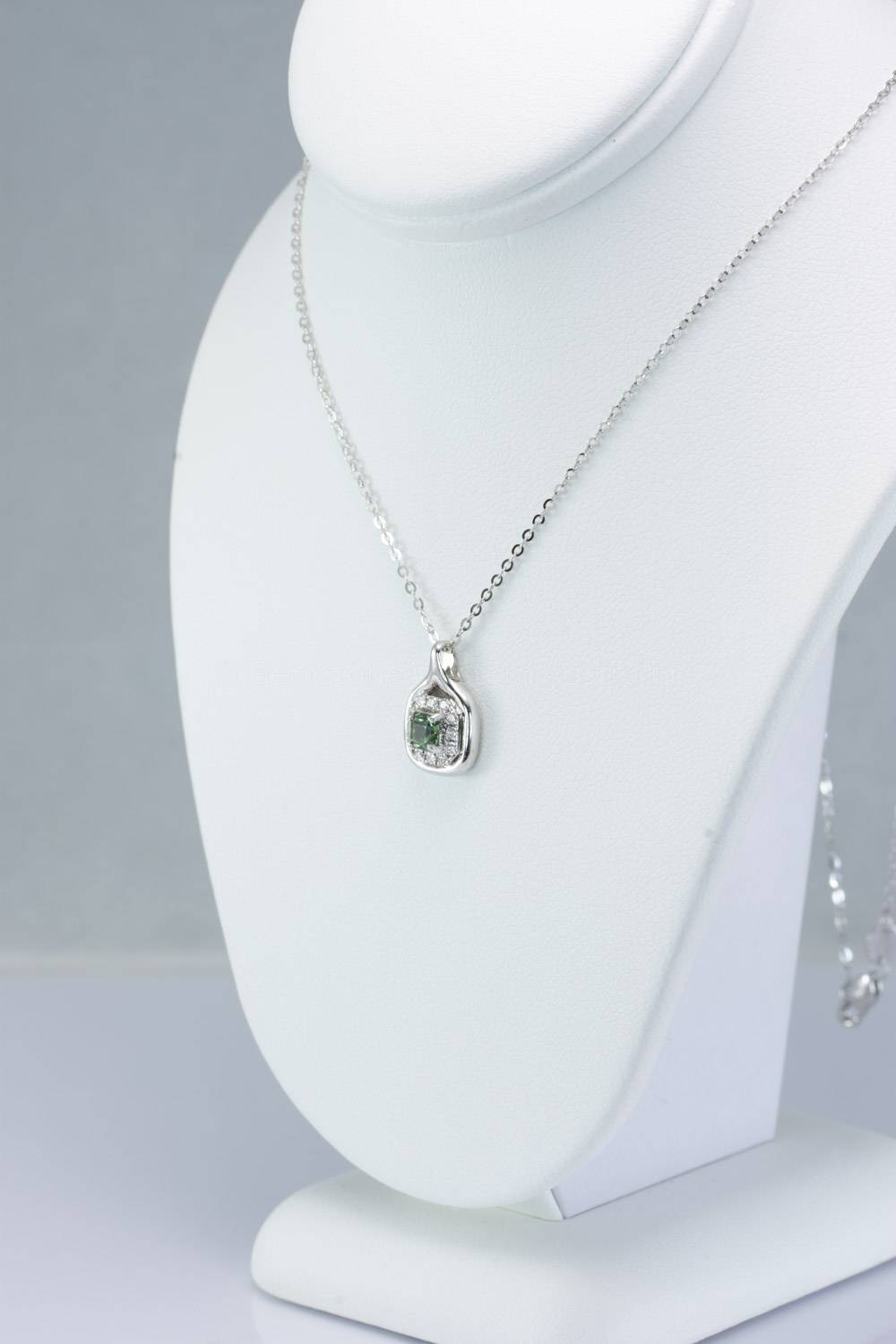18K White Gold Alexandrite Pendant | Natural Alexandrite and Diamonds Pendant