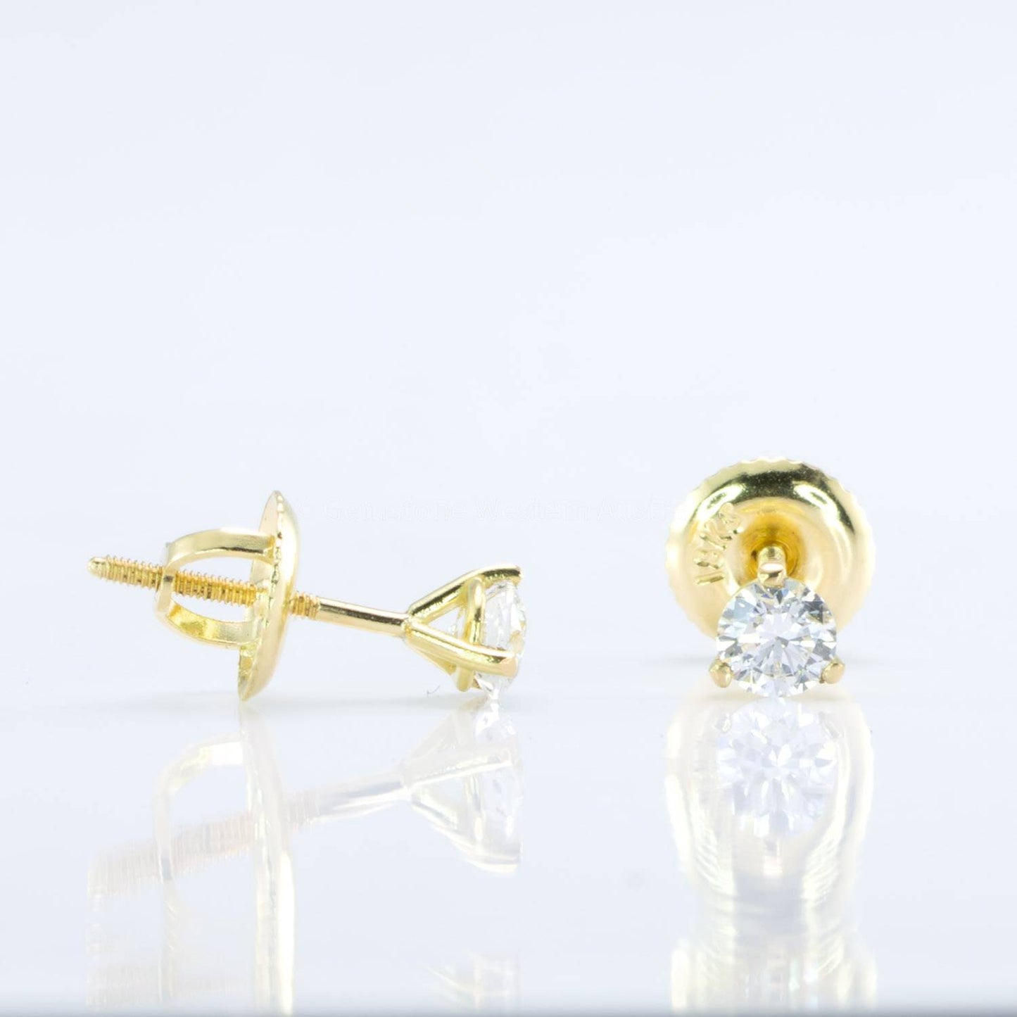 F VS Round Diamond Stud Earrings in 18K Yellow Gold