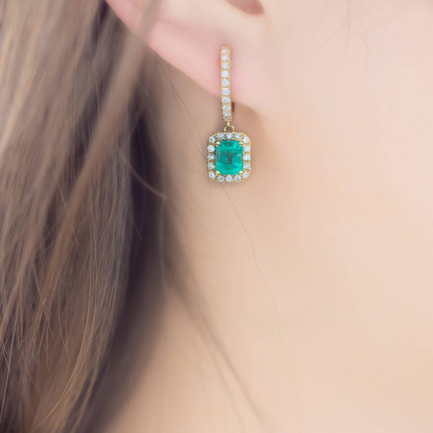 Colombian Emerald Earrings 18k Yellow Gold and Diamond