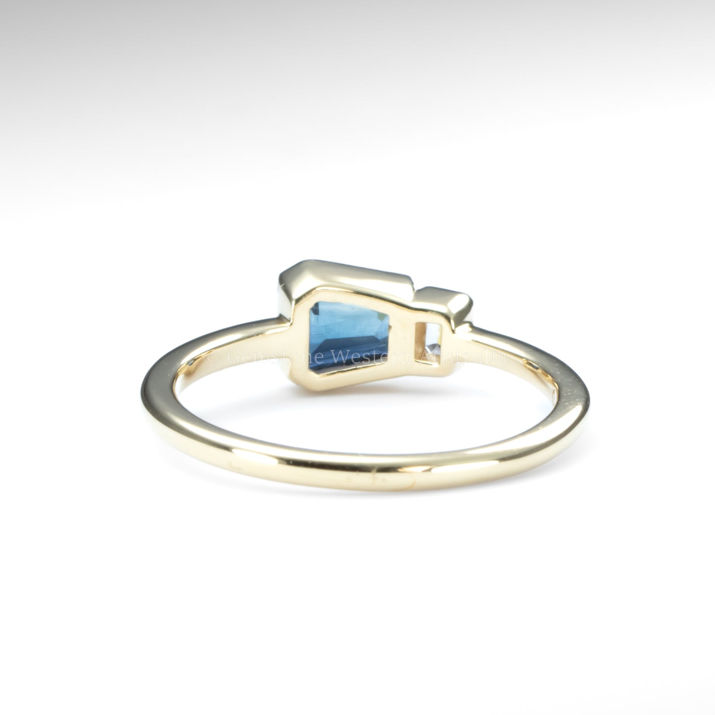 Teal Blue Sapphire and Diamond Ring in 18K Yellow Gold