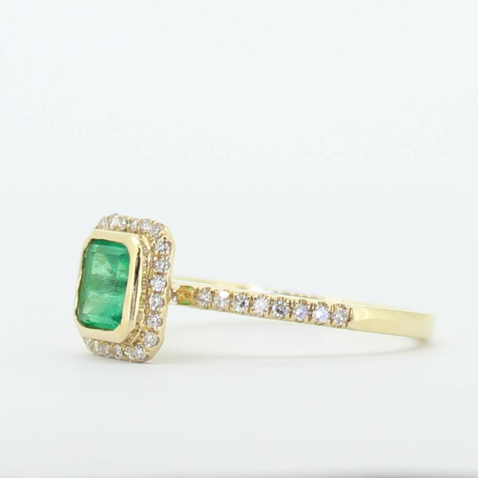 18ct Yellow Gold Colombian Emerald and 40 Diamonds Ring.
