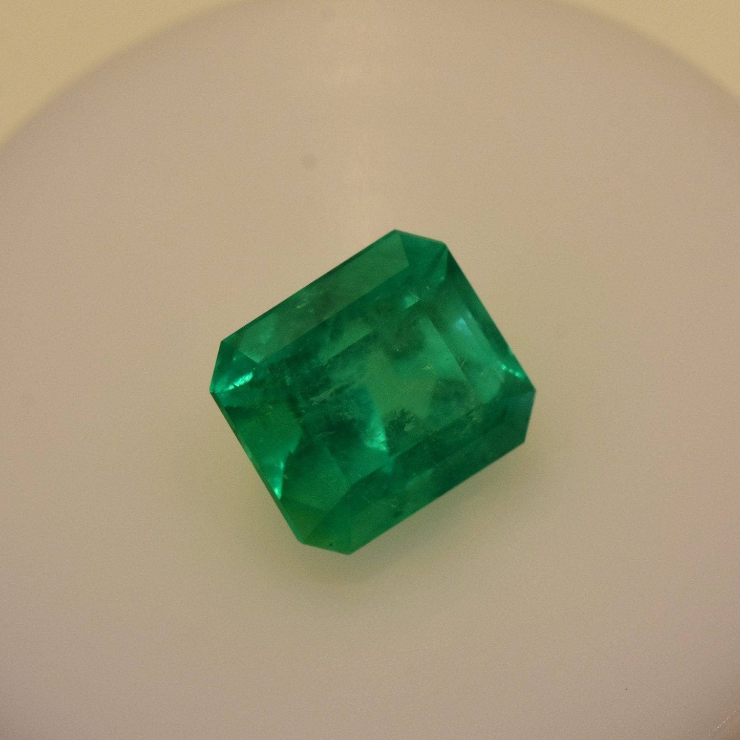 4.5 carats Natural Colombian emerald emerald cut green FGAA certificate. Loose emerald