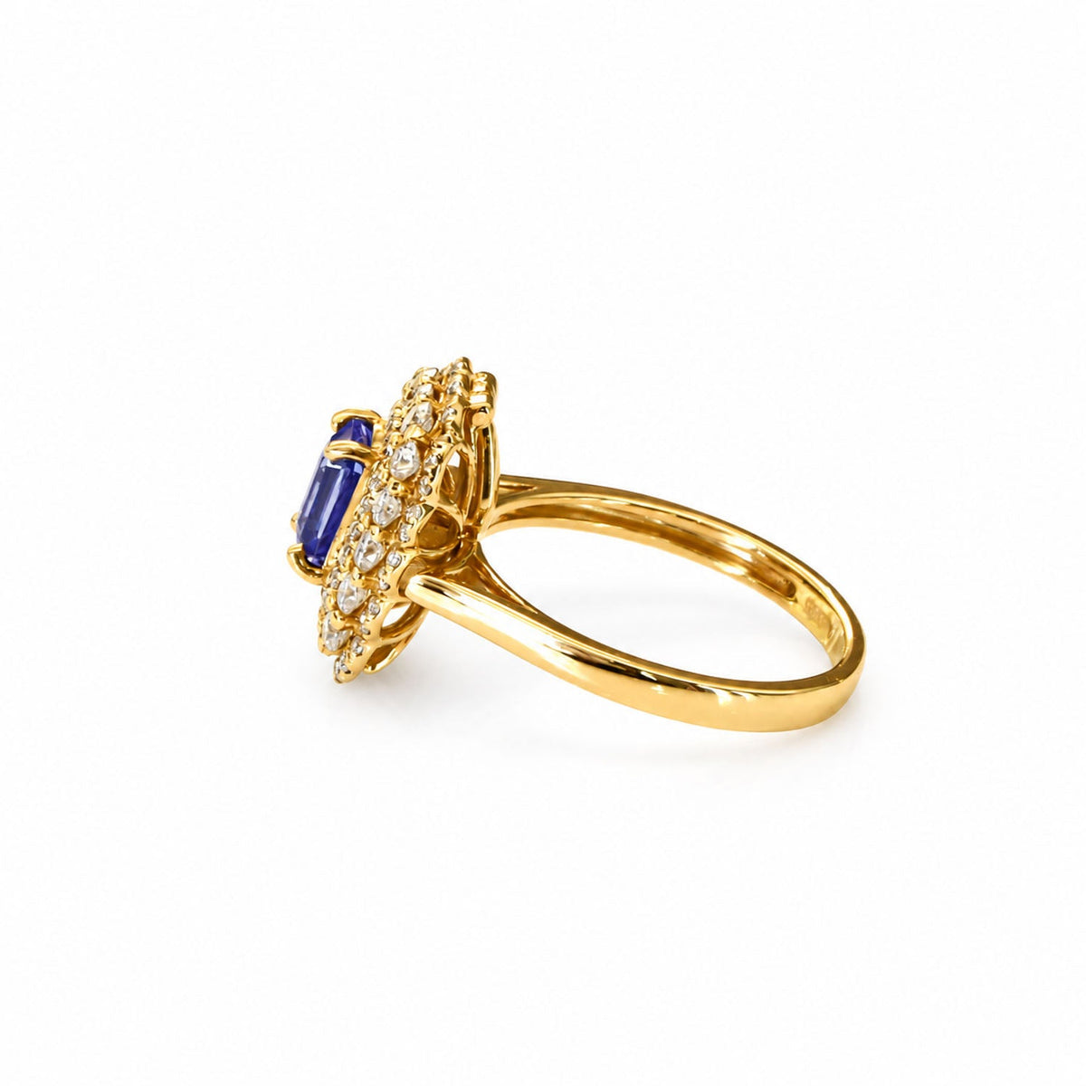 Side profile of the convertible sapphire ring in 18K yellow gold