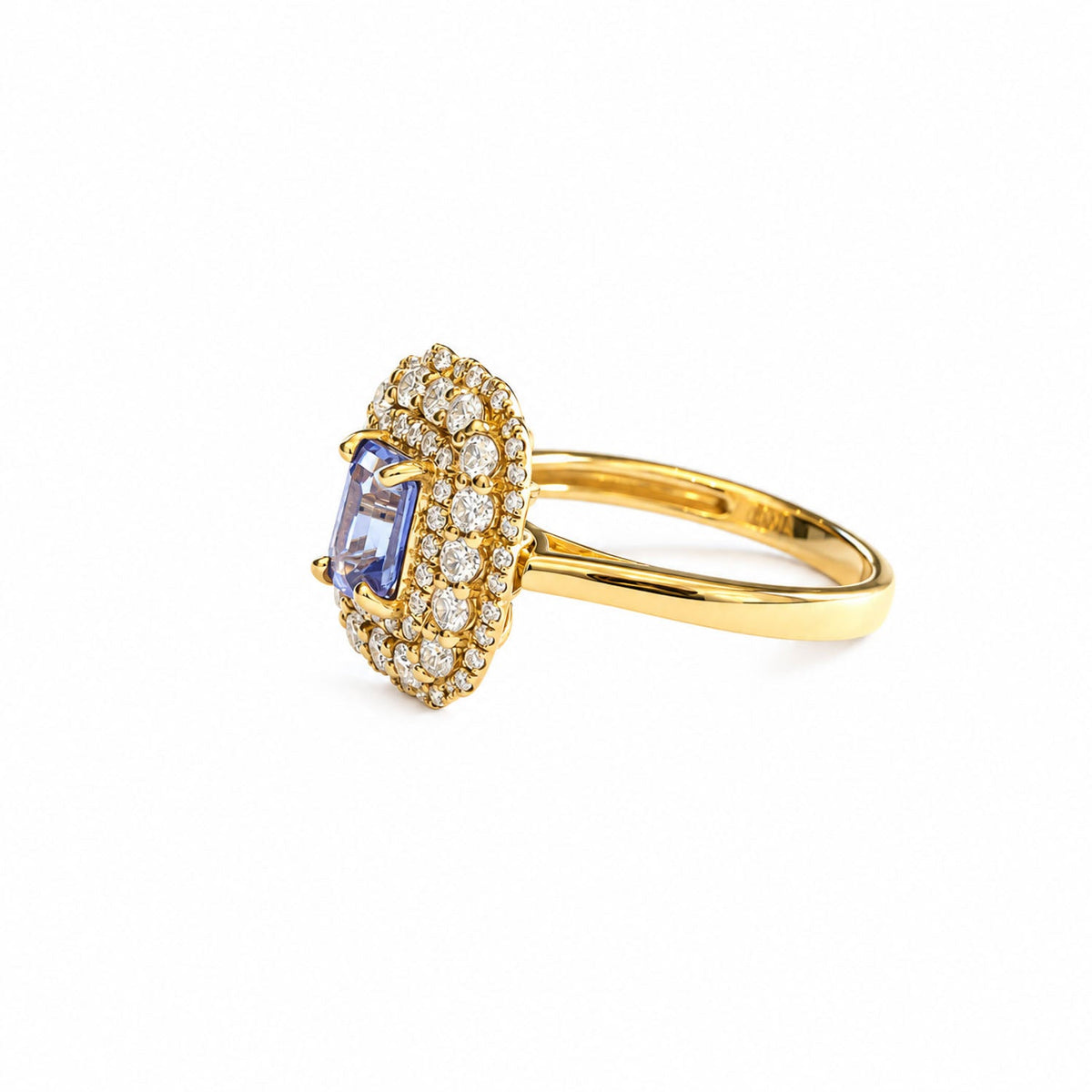 Angled view of the Ceylon sapphire convertible ring