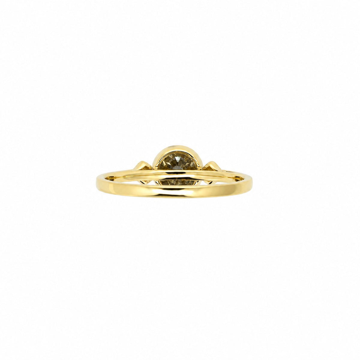 Angled view of the salt and pepper diamond ring in yellow gold