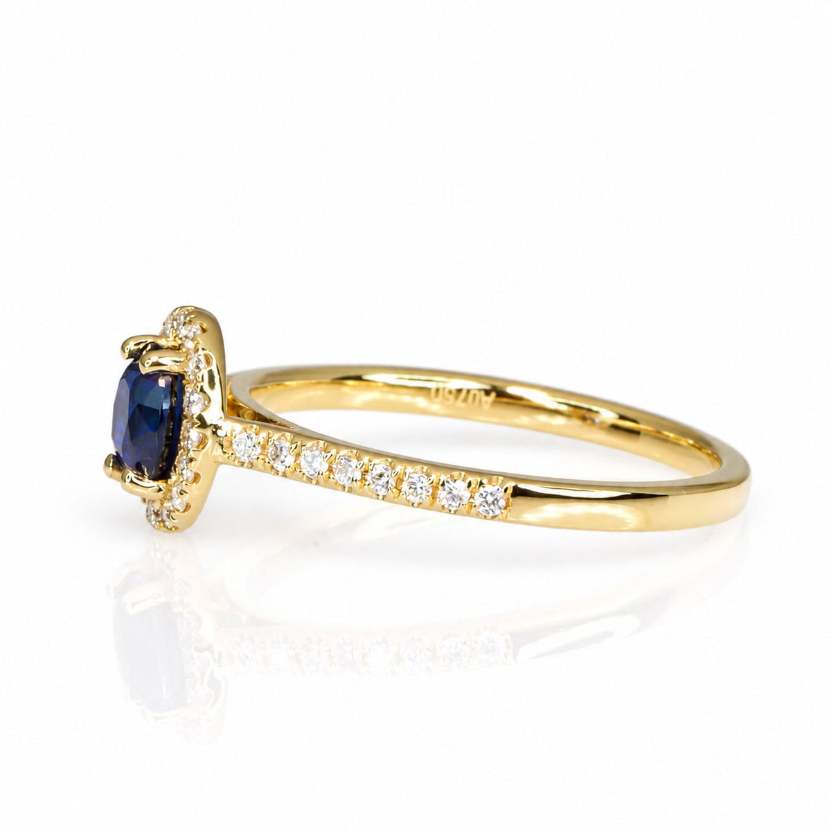 Side profile of the sapphire halo ring in 18K yellow gold