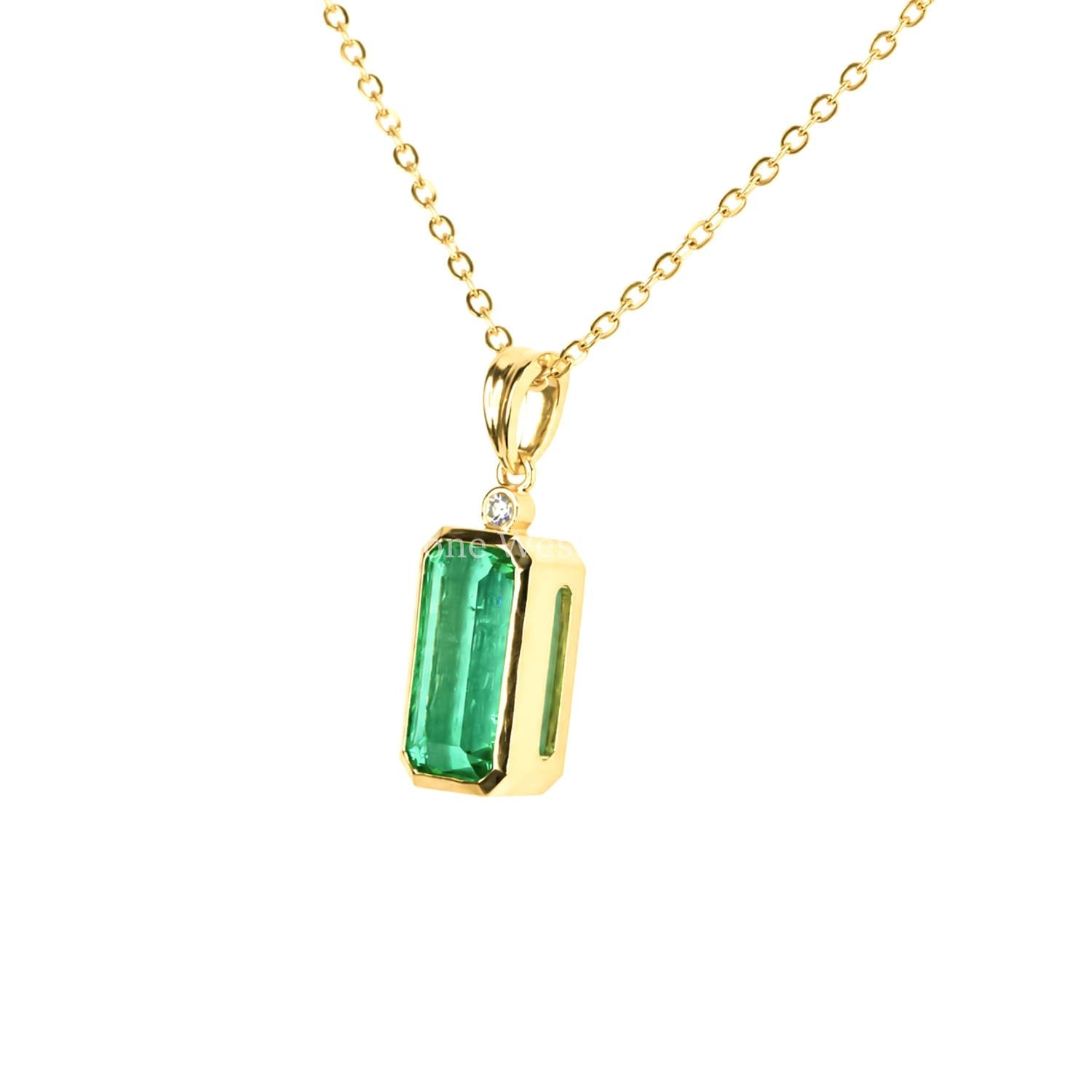 Emerald cut Colombian emerald pendant bezel set in 18K yellow gold