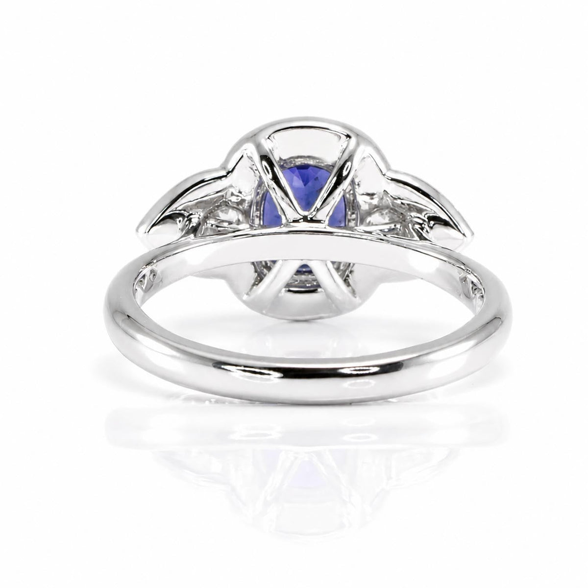 Natural Blue Sapphire and Diamonds Cluster Ring – detail view