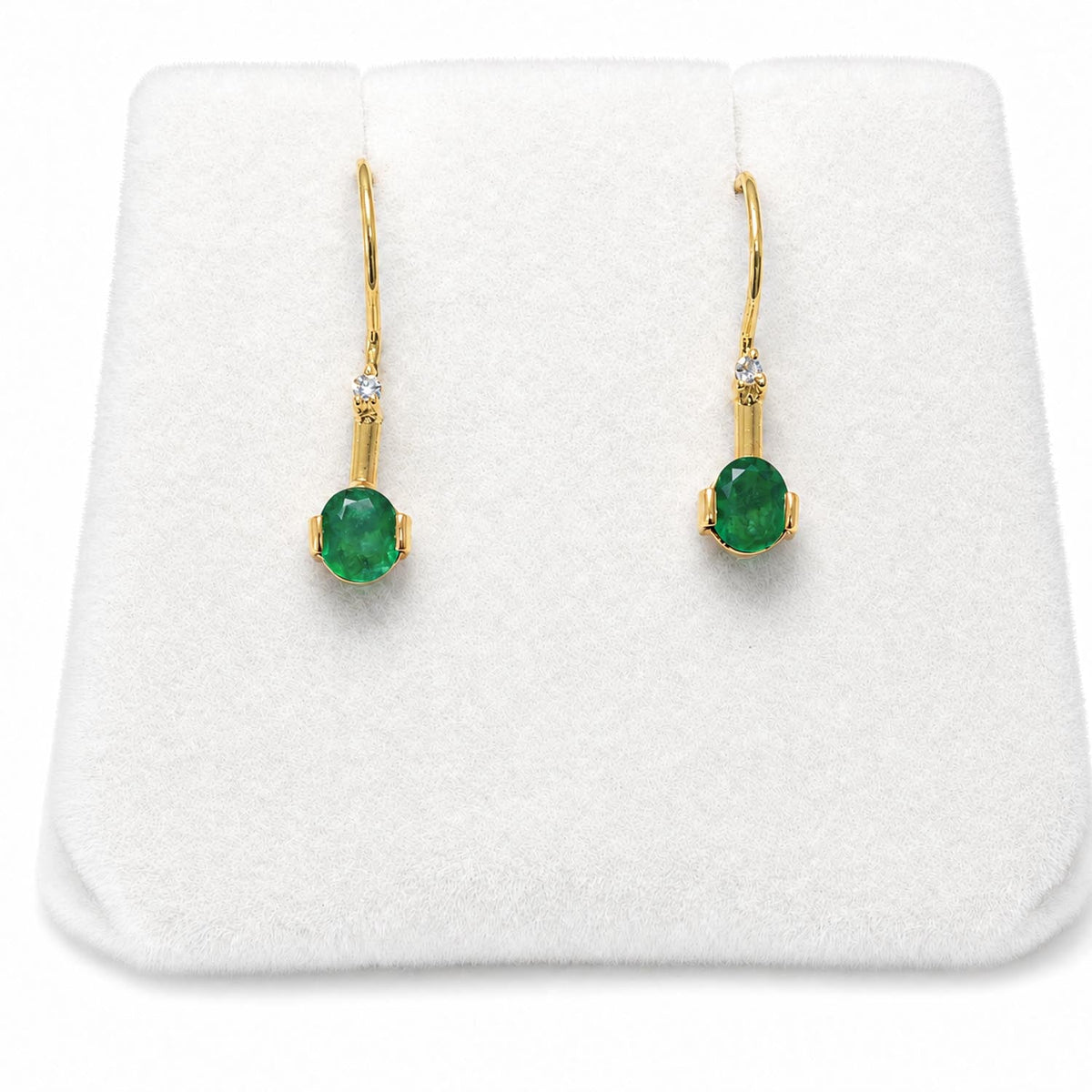 Dangling Diamond and Emerald Earrings – detail view