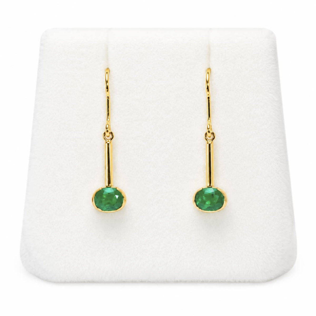 Dangling Emerald Earrings – detail view