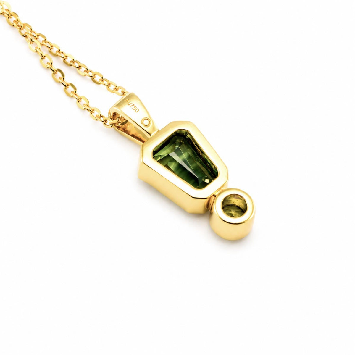 Australian Sapphire Pendant in 18K Yellow Gold