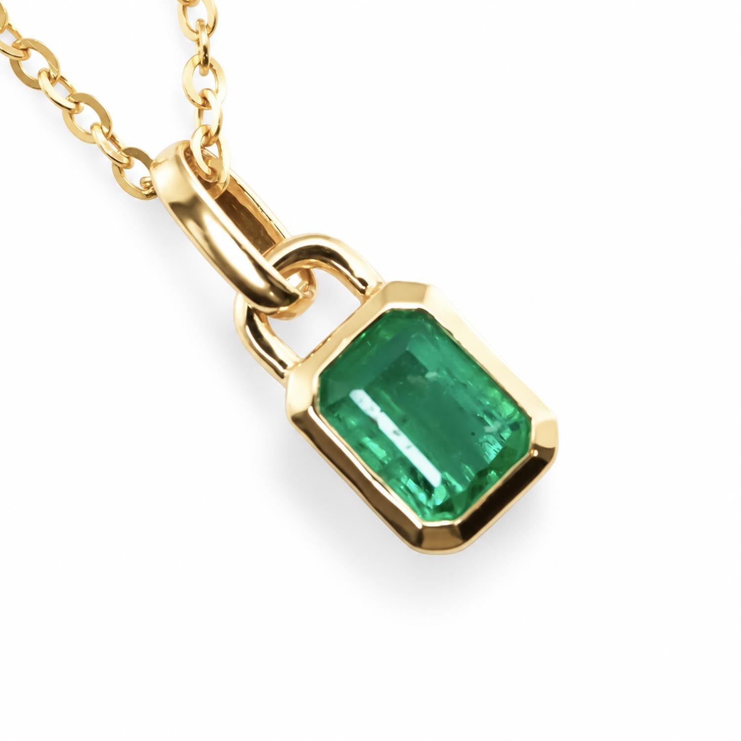 0.41ct Colombian Emerald Pendant in Emerald Cut | 18K Yellow Gold