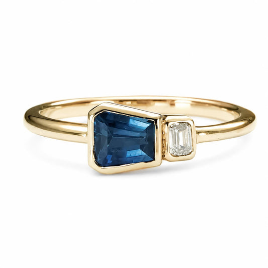 Teal blue sapphire and diamond ring in 18K yellow gold