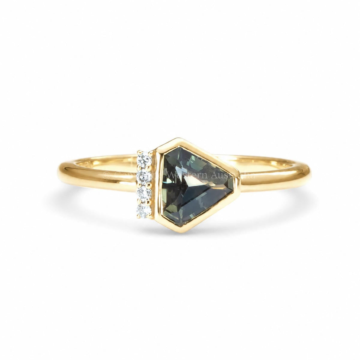 Asymmetrical sapphire and diamond ring in 18K yellow gold