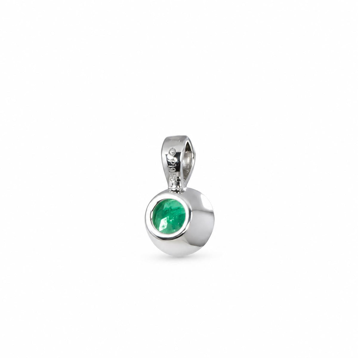 Close detail of the natural Colombian emerald set in PT950 platinum