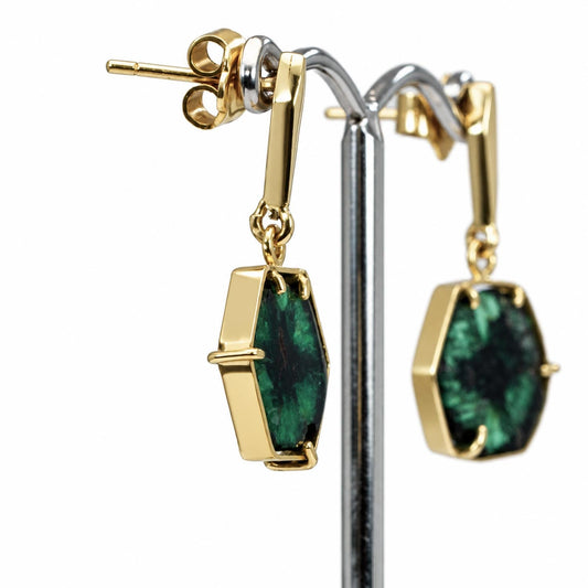 Hexagonal trapiche emerald dangle earrings in 18K yellow gold, close detail