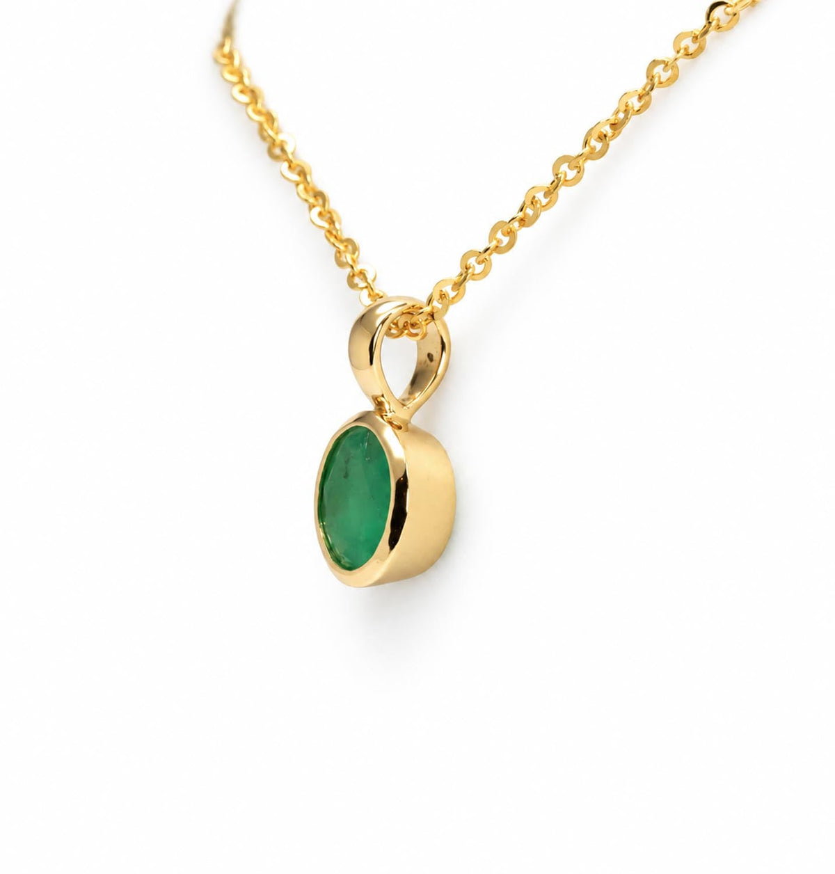 0.62ct round Colombian emerald pendant in 18K yellow gold, angled view