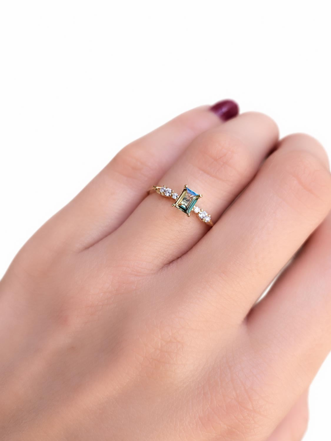 Close detail of the 0.38ct natural alexandrite centre stone