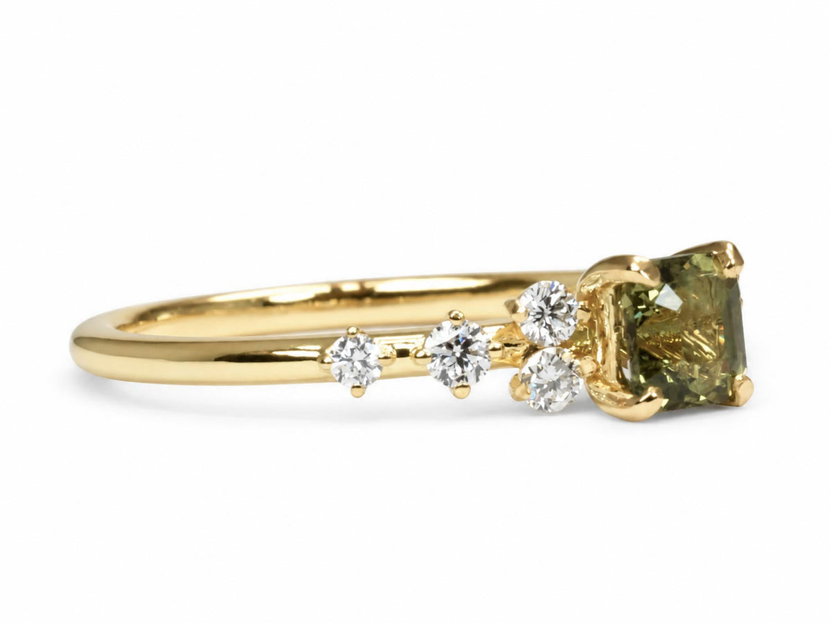 Side profile of the octagon cut alexandrite ring in 18K yellow gold