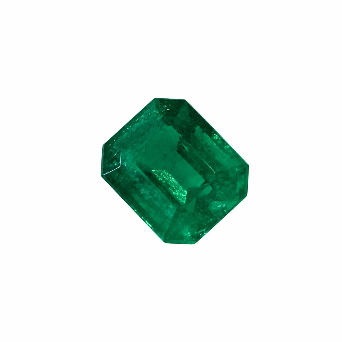 1.5 ct Colombian emerald, emerald cut, angled view