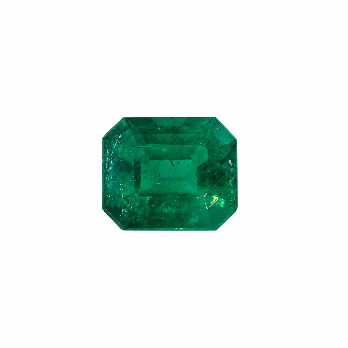 1.5 ct Colombian emerald, emerald cut, close detail