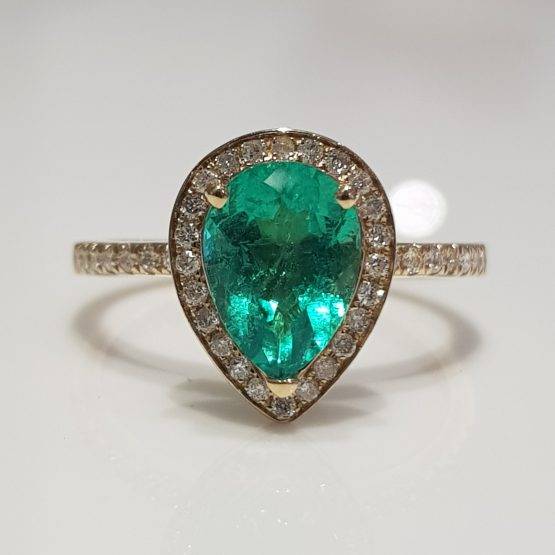 18K Yellow Gold Colombian Emerald  Diamond Ring set.
