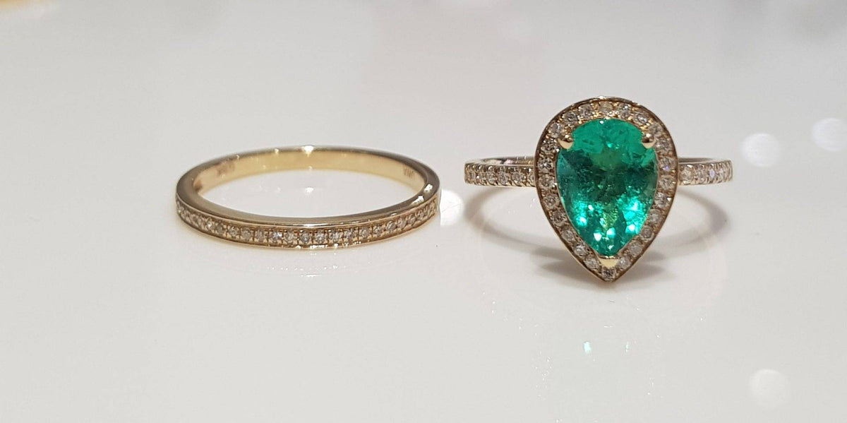 18K Yellow Gold Colombian Emerald  Diamond Ring set.