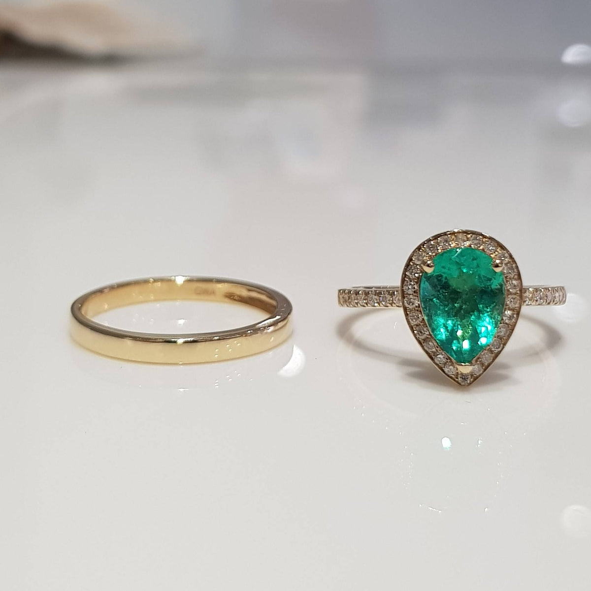 18K Yellow Gold Colombian Emerald  Diamond Ring set.