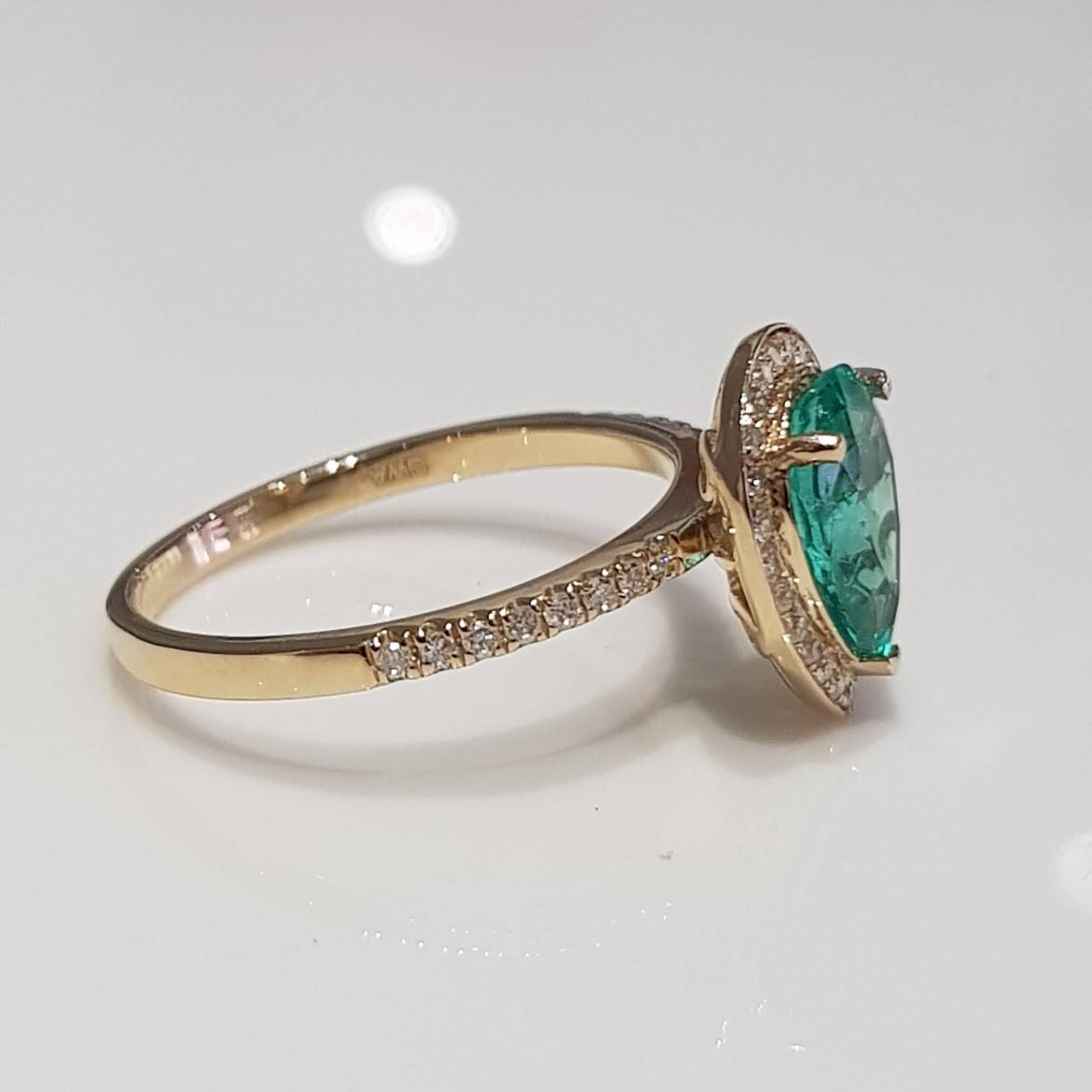 18K Yellow Gold Colombian Emerald  Diamond Ring set.