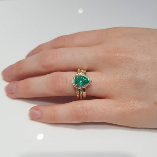 18K Yellow Gold Colombian Emerald  Diamond Ring set.