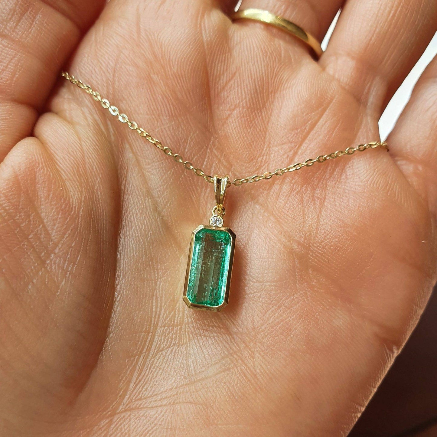 2.70ct Emerald cut Pendant | Colombian Emerald Pendant