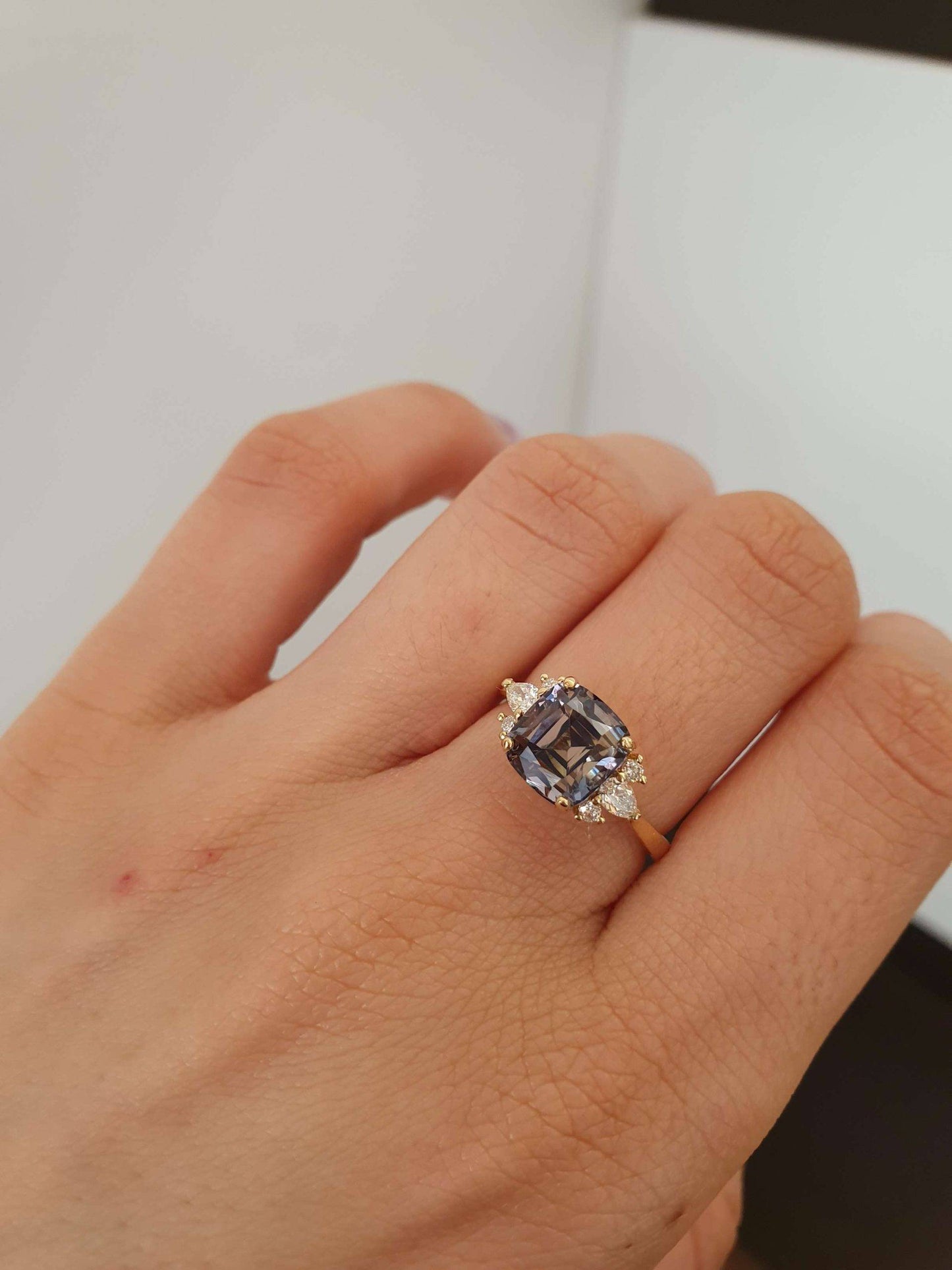 Natural Tanzanite and Diamonds Ring in 18K Yellow Gold