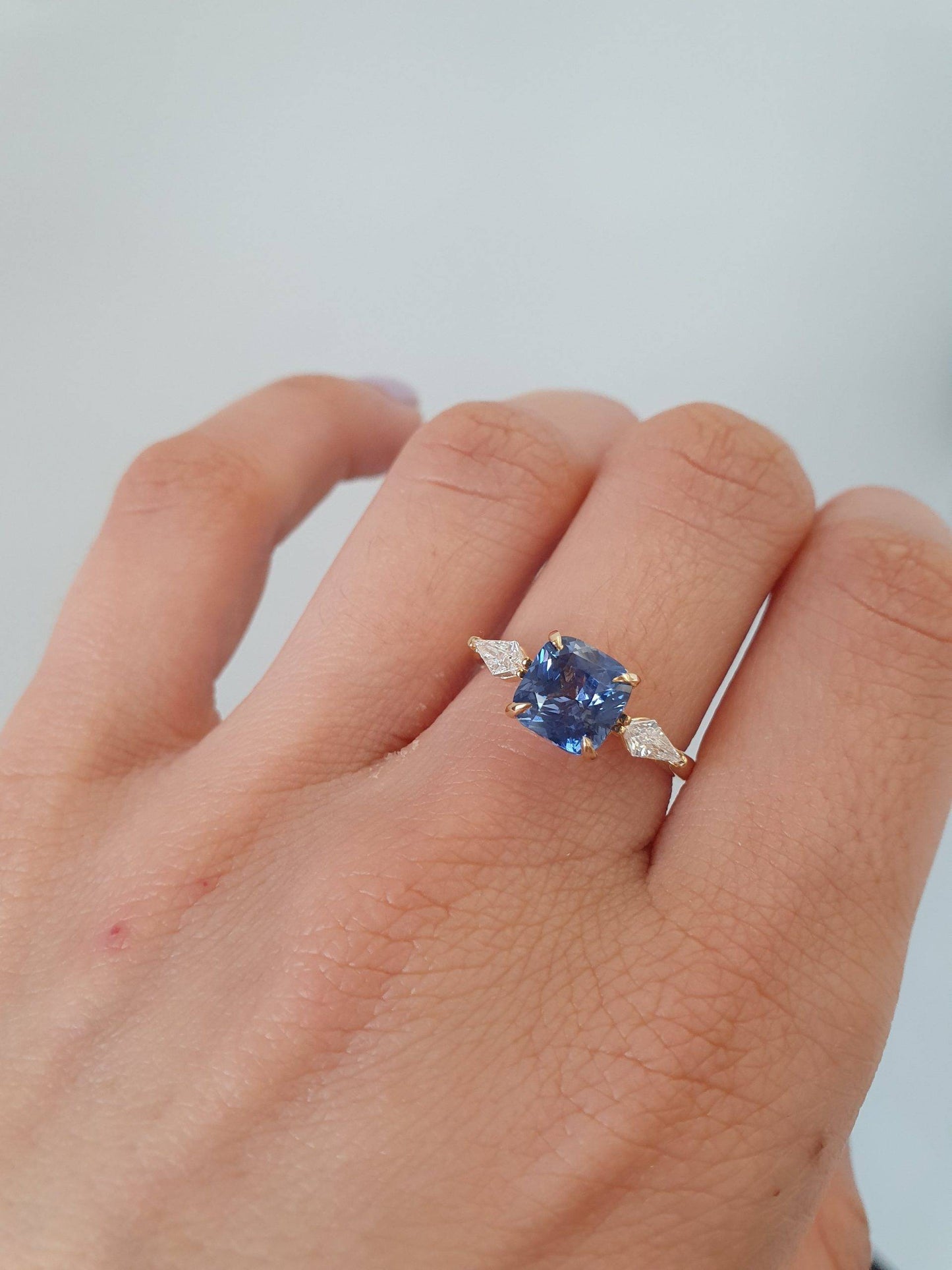 2.74CT Natural Sapphire Diamond Kite Ring in 18K Gold