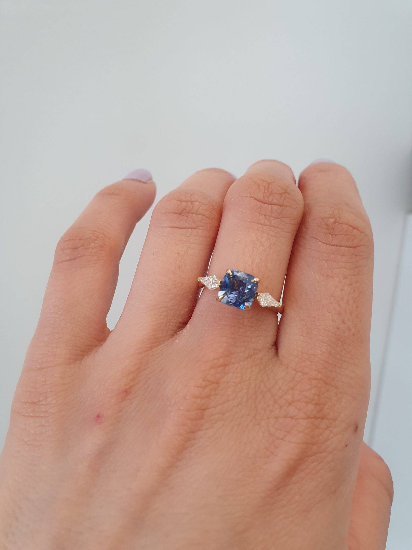 2.74CT Natural Sapphire Diamond Kite Ring in 18K Gold
