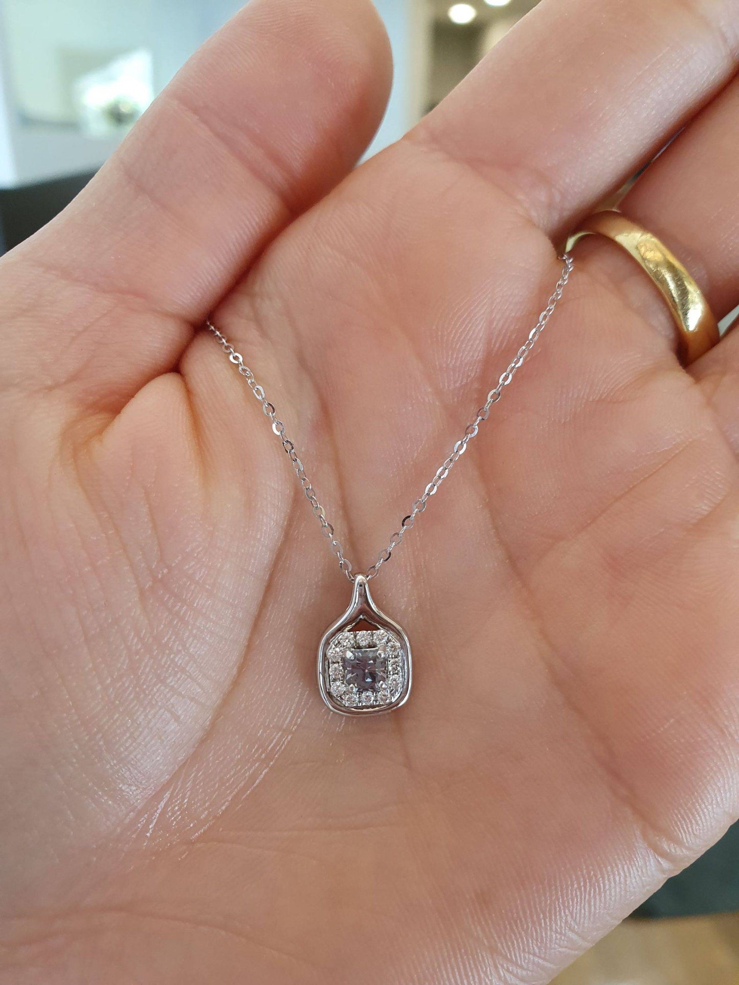 18K White Gold Alexandrite Pendant | Natural Alexandrite and Diamonds Pendant