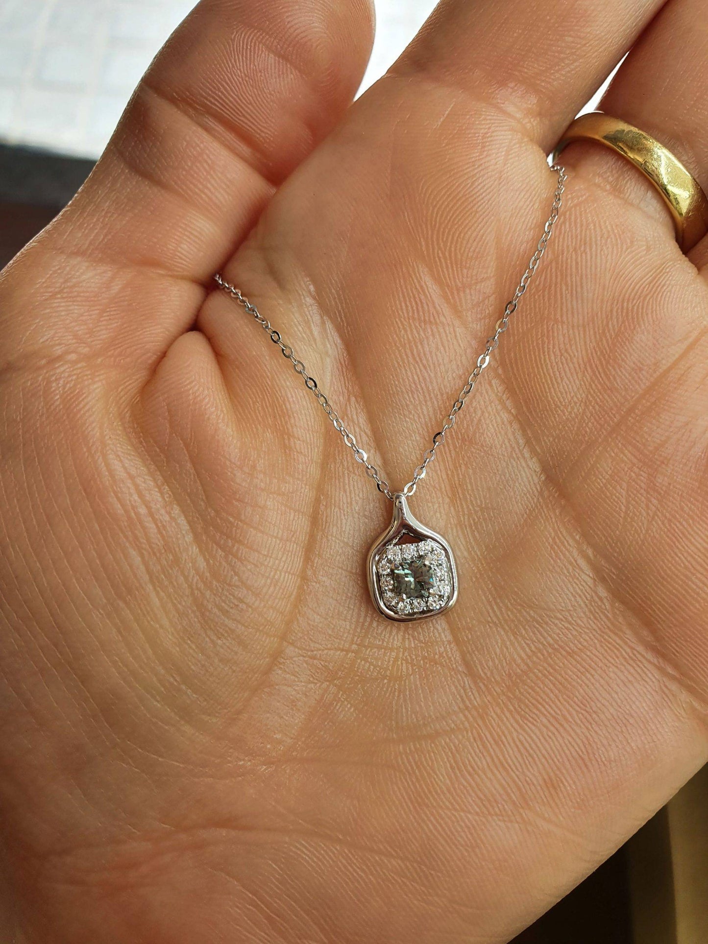 18K White Gold Alexandrite Pendant | Natural Alexandrite and Diamonds Pendant