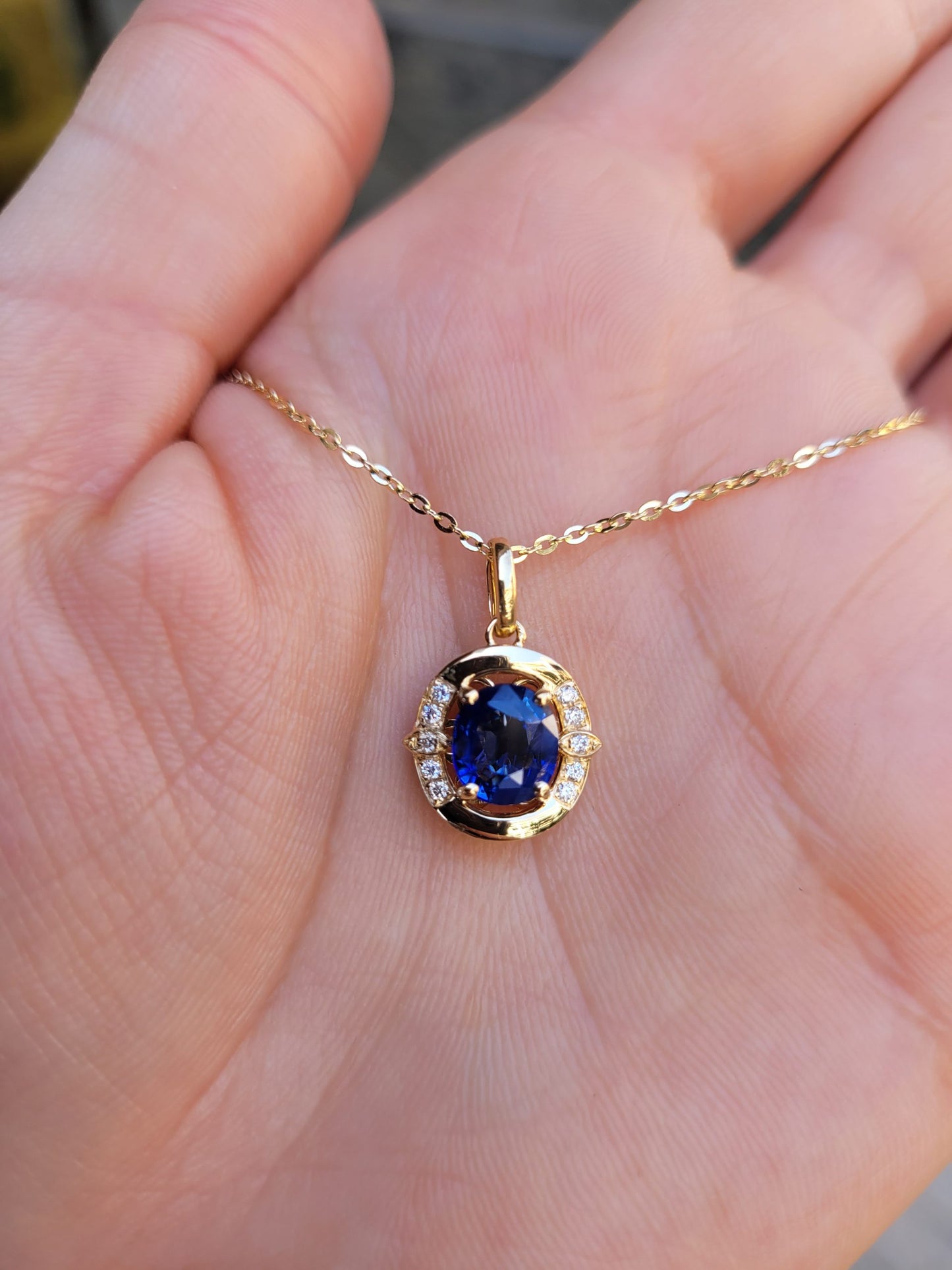 1.57ct Natural Blue Sapphire Pendant Necklace with Diamond Accents in 18K Yellow Gold