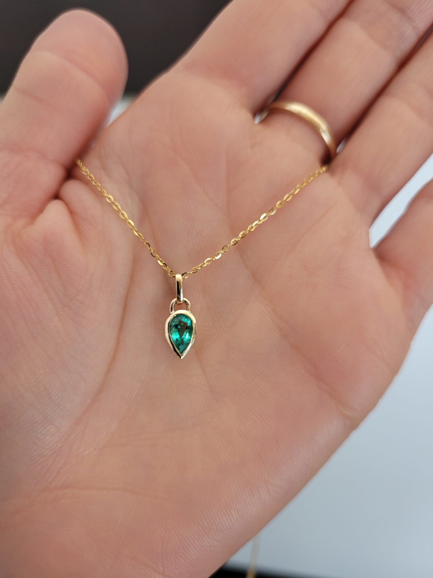 Pear-Shaped Colombian Emerald Gold Pendant