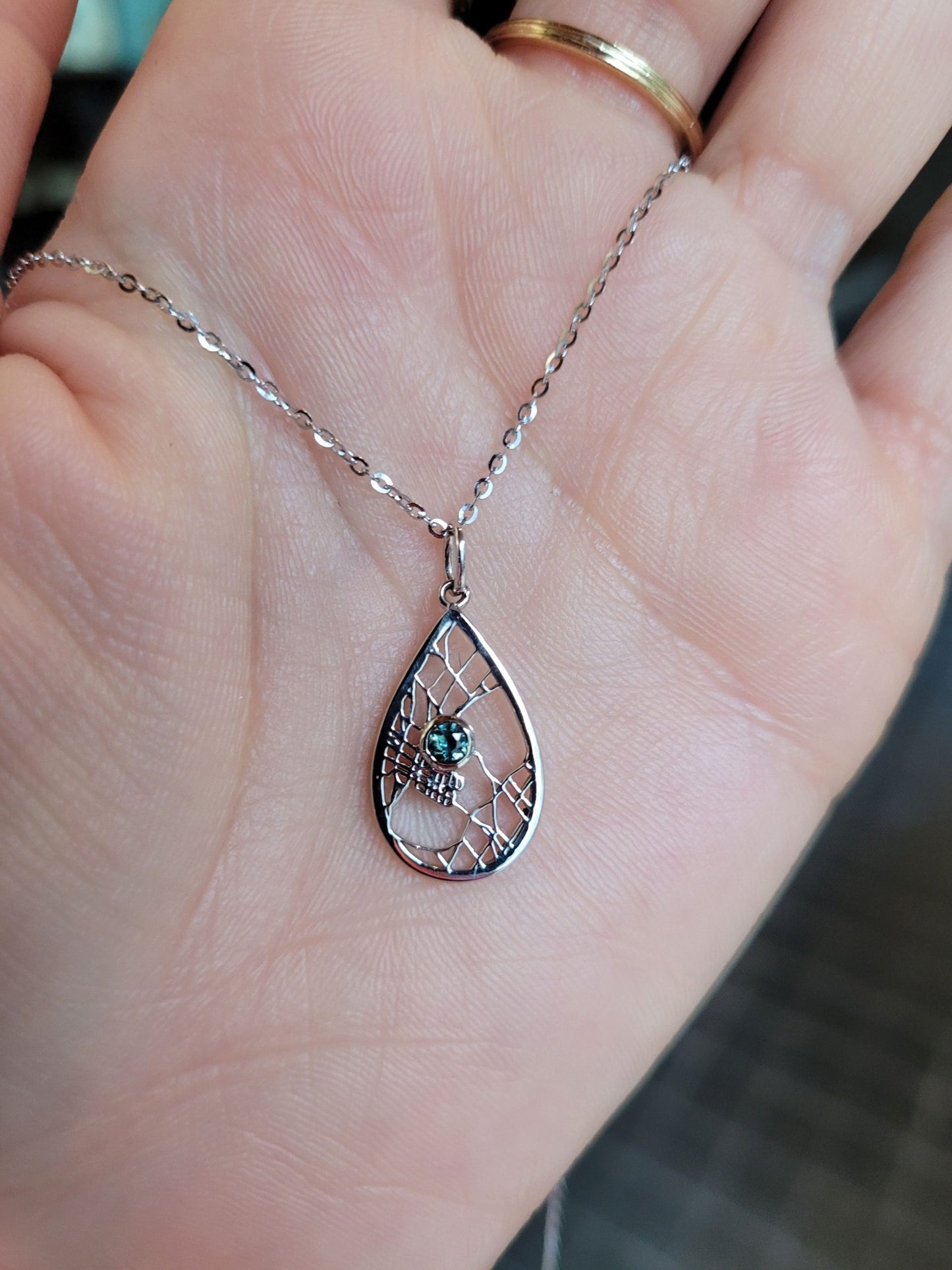 Perth Cartography Pendant with Teal Sapphire in 9K White Gold