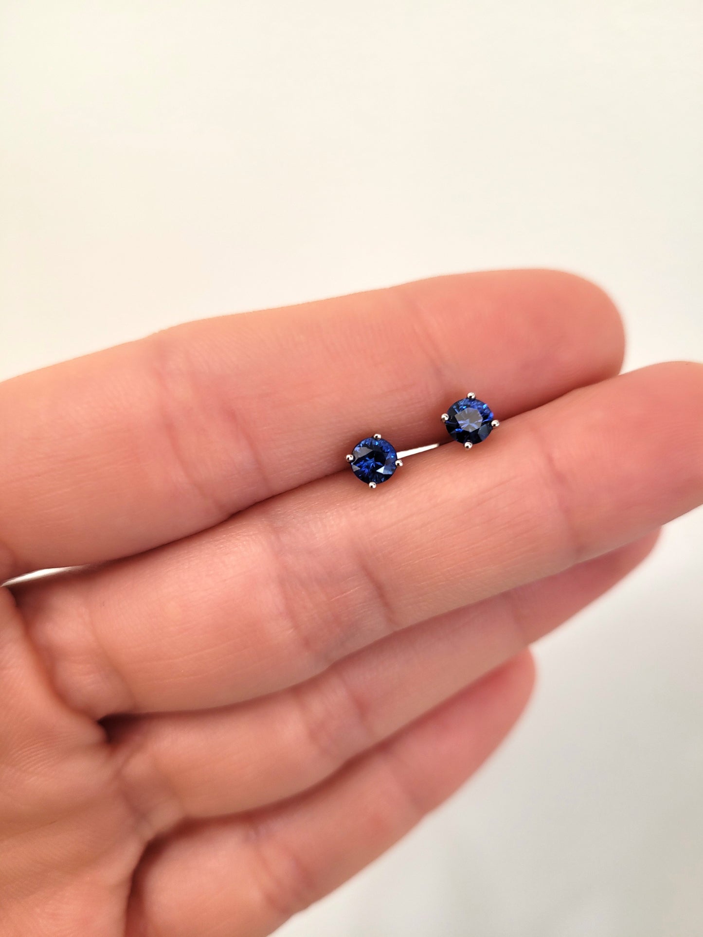 Natural Blue Sapphire Stud Earrings in Platinum 950 | 0.73ct Round Sapphires